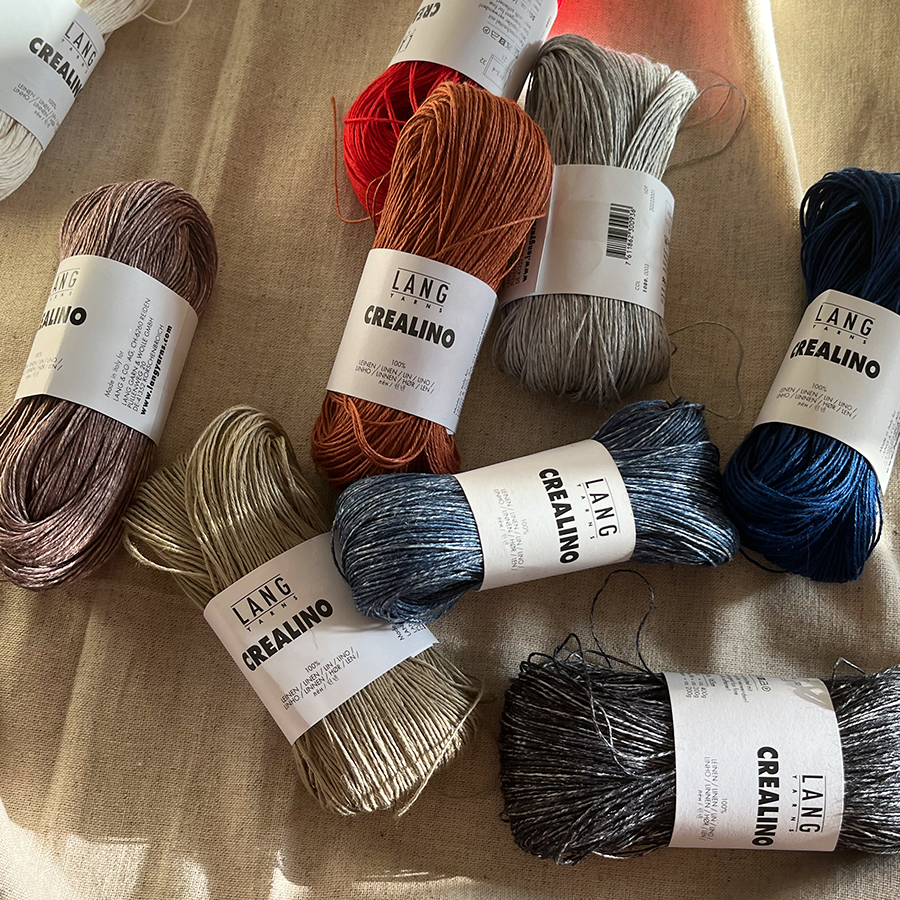 Et Lækkert garn lavet af 100% hør. Med ikke mindre end 165 meter pr. 50 g. kan du skabe de smukkeste designs. Garnet er superblødt. Du kan bruge vaskemiddel med skyllemiddel til finvask for at holde høret glat. Helt perfekt garn til bl.a. Florence Bag, Cleo Clutch og French Market bag fra Petiteknit