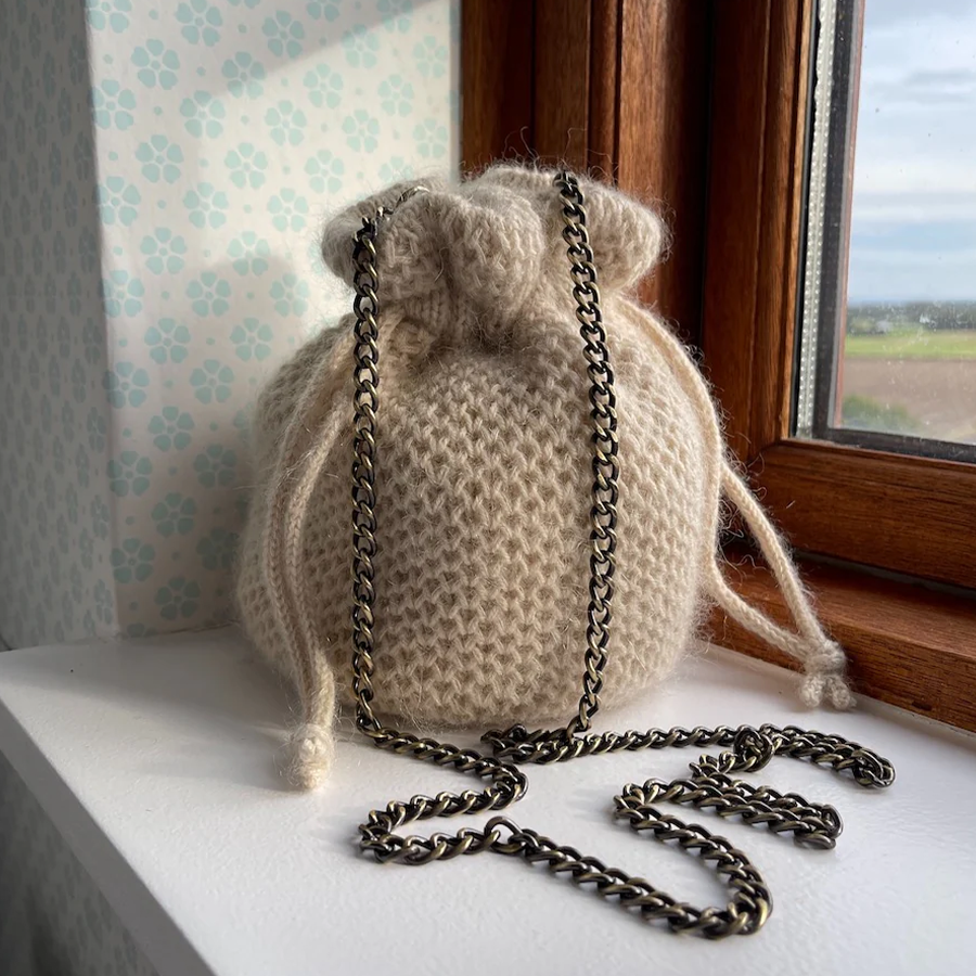 For til taske med rund bund, omkreds 48 cm - fra Petiteknit
